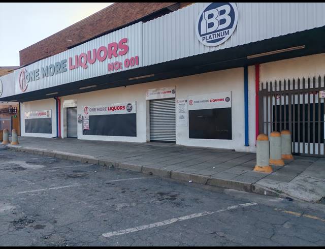 2,368M² BUSINESS CENTRE FOR SALE IN THREE RIVERS